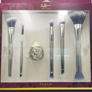 CHANGE IN FACES
Beautify Me Collection Makeup Brush Set